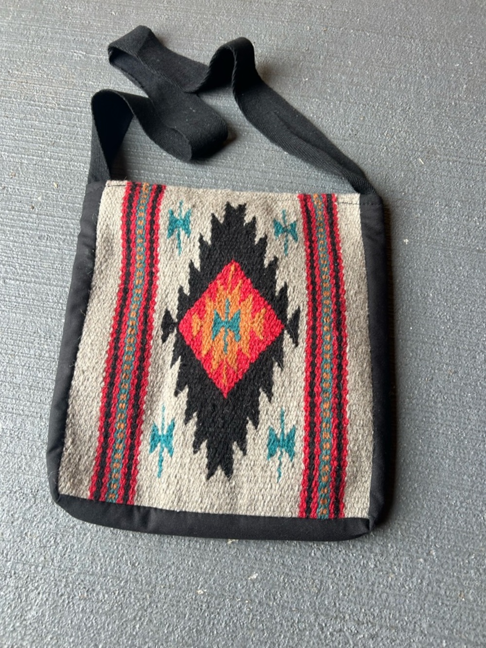 Handwoven Southwestern Crossbody Bag - Black & Red Pattern - Picture 2 of 12